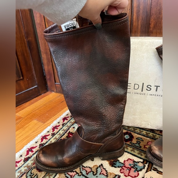 Frye. 7 Women's Veronica Tall Slouch Boot - Picture 4 of 16